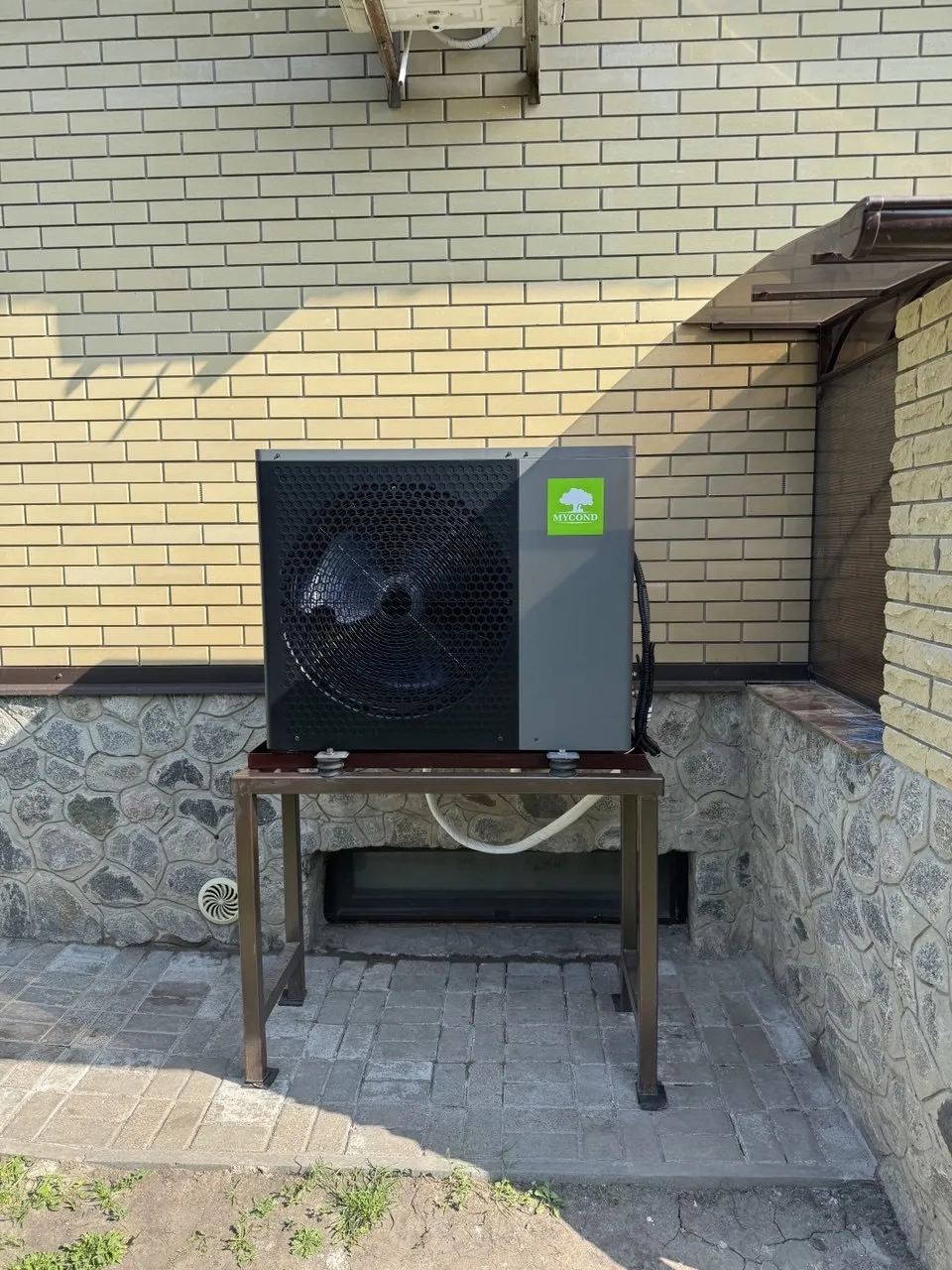 Domek wyposażony w pompy ciepła Mycond Split serii BeeHeat