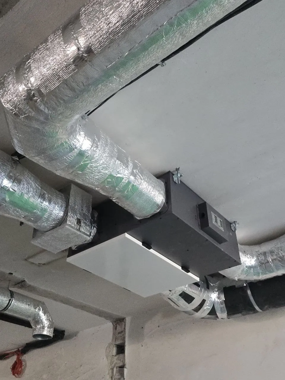 Hala produkcyjna z centralami wentylacyjnymi z odzyskiem energii Mycond Energy MVC700-A