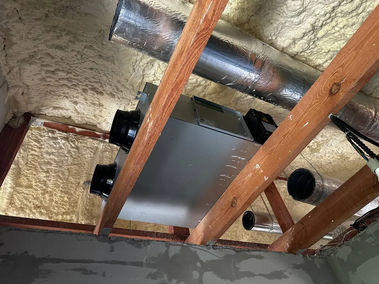 Hala produkcyjna z centralami wentylacyjnymi z odzyskiem energii Mycond Energy MVS DW