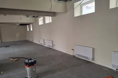 Obiekt przemysłowy z wentylatorami ściennymi Mycond